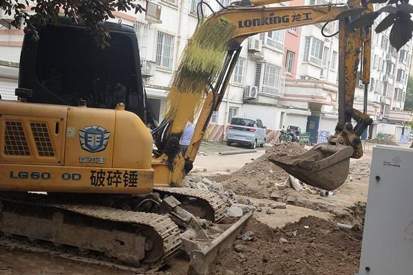 徐州市出售转让二手不详小时2013年龙工LG6060挖掘机
