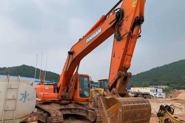 徐州市出售转让二手不详小时2012年斗山DH370挖掘机