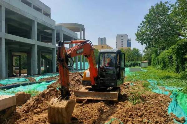 徐州市出售转让二手不详小时2011年斗山DH55挖掘机