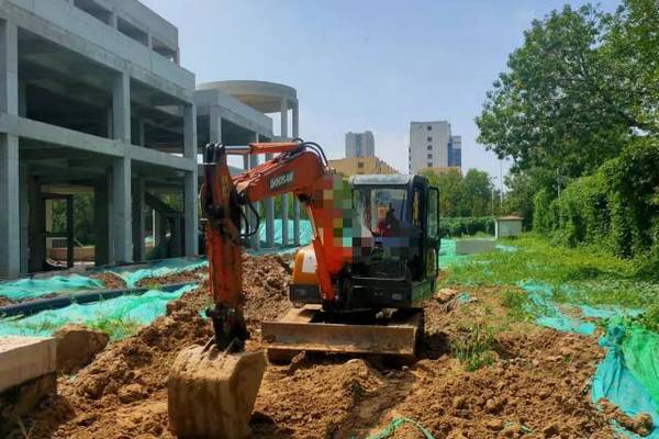 徐州市出售转让二手不详小时2011年斗山DH55挖掘机