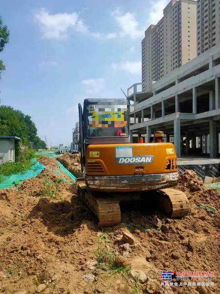 徐州市出售转让二手不详小时2011年斗山DH55挖掘机