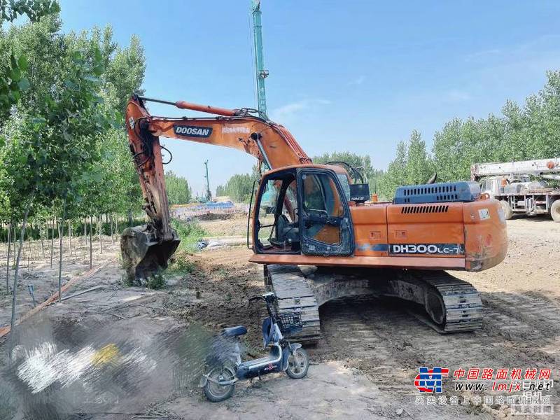 徐州市出售转让二手不详小时2012年斗山DX260挖掘机