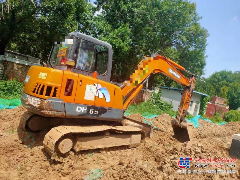 徐州市出售转让二手不详小时2011年斗山DH55挖掘机