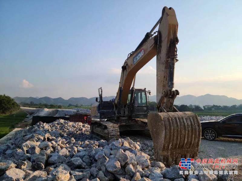 徐州市出售转让二手不详小时2020年徐工XE370D挖掘机