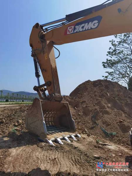徐州市出售转让二手不详小时2019年徐工XE370D挖掘机