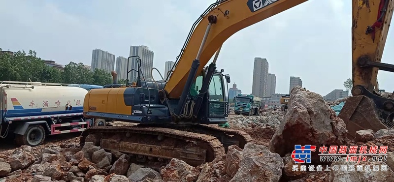 徐州市出售转让二手不详小时2019年徐工XE370D挖掘机