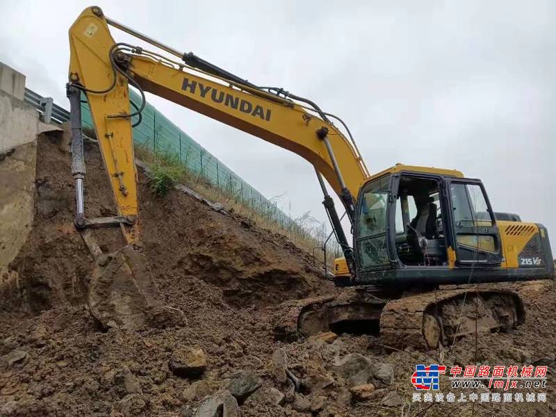 徐州市出售转让二手不详小时2019年现代R215挖掘机
