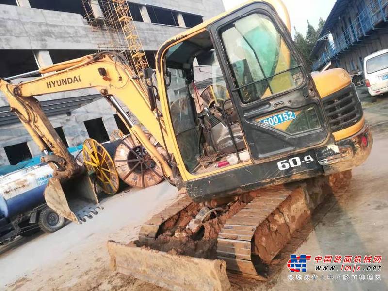 徐州市出售转让二手不详小时2014年现代R60挖掘机