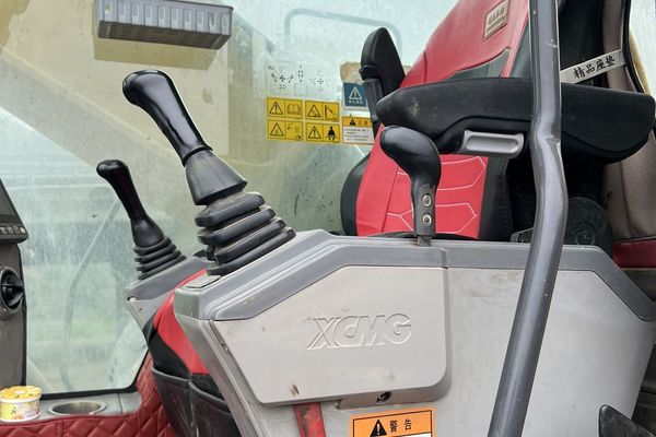 徐州市出售转让二手不详小时2018年徐工XE370D挖掘机