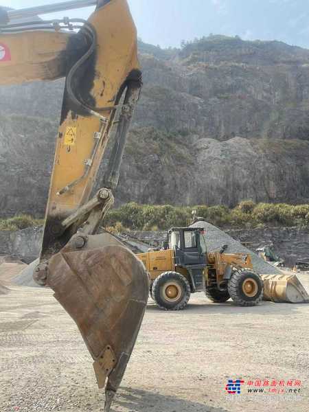 徐州市出售转让二手不详小时2019年徐工XE370D挖掘机