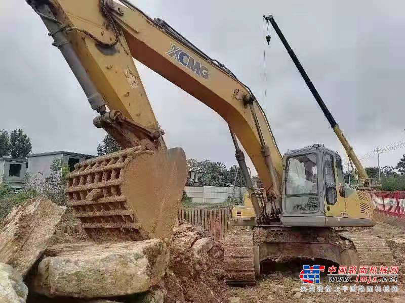 徐州市出售转让二手不详小时2015年徐工XE370D挖掘机