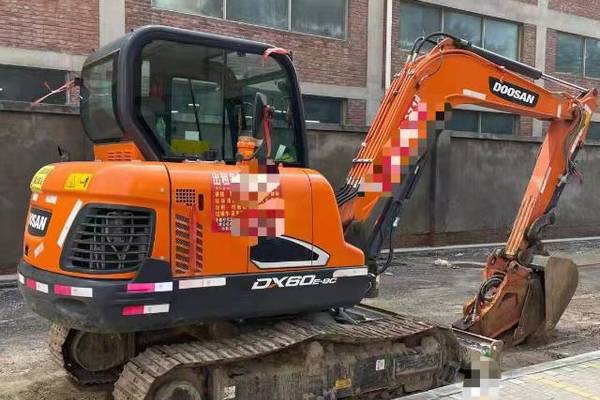 徐州市出售转让二手不详小时2021年斗山DH60挖掘机