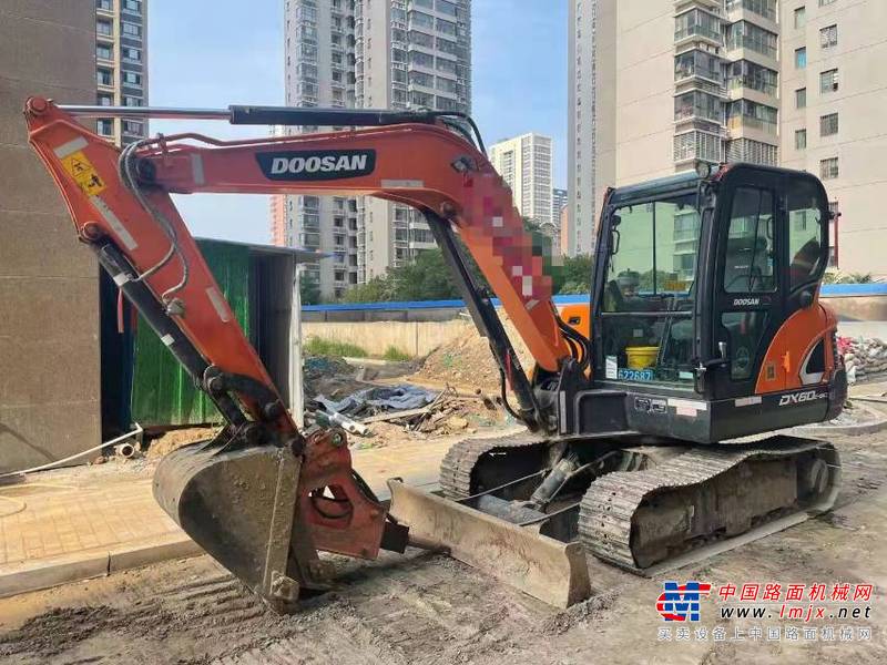 徐州市出售转让二手不详小时2021年斗山DH60挖掘机