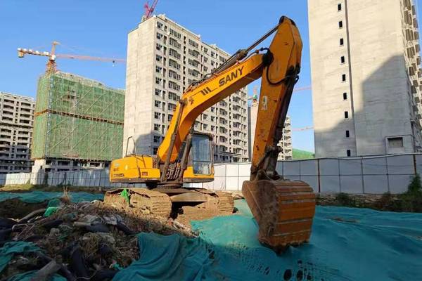 徐州市出售转让二手不详小时2011年三一重工SY215挖掘机