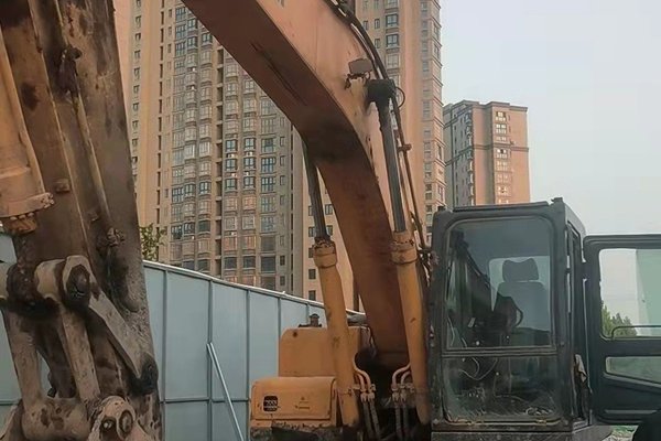 徐州市出售转让二手不详小时2013年现代R225挖掘机