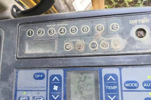 徐州市出售转让二手不详小时2013年龙工LG6225挖掘机