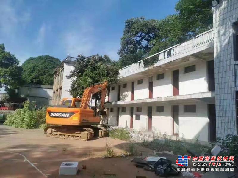 徐州市出售转让二手不详小时2020年斗山DX130挖掘机