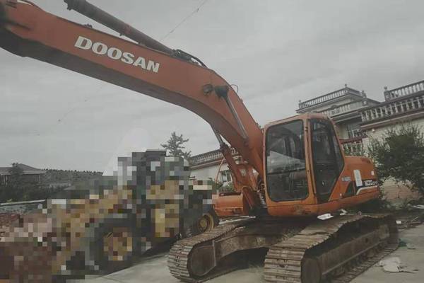 徐州市出售转让二手不详小时2010年斗山DH220挖掘机
