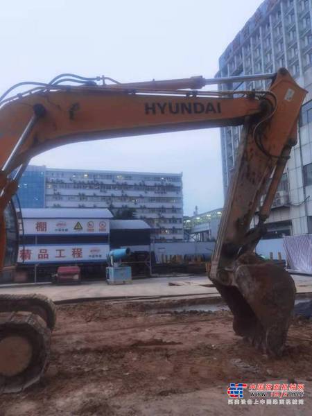 徐州市出售转让二手不详小时2010年现代R215挖掘机