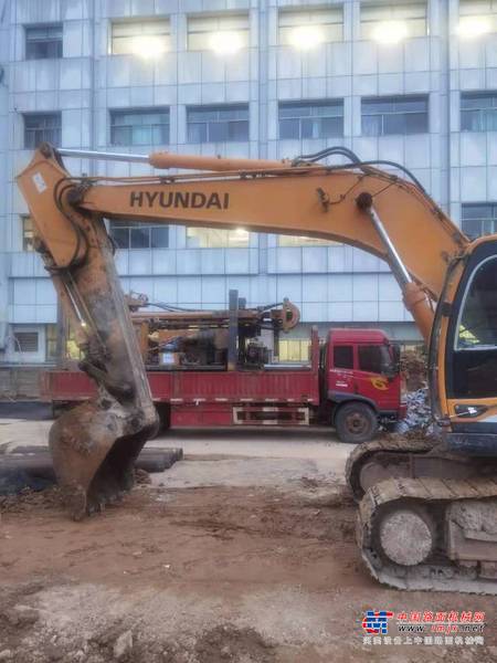 徐州市出售转让二手不详小时2010年现代R215挖掘机