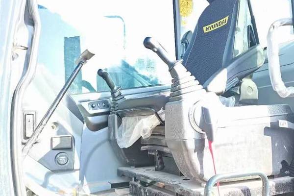 徐州市出售转让二手不详小时2021年现代R215挖掘机