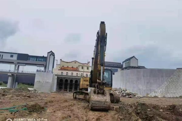 徐州市出售转让二手不详小时2011年卡特彼勒320D2挖掘机