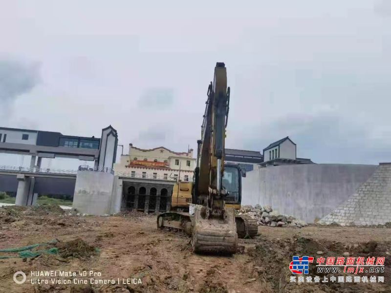 徐州市出售转让二手不详小时2011年卡特彼勒320D2挖掘机