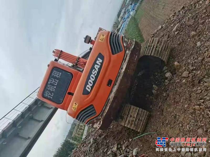 徐州市出售转让二手不详小时2018年斗山DX75挖掘机