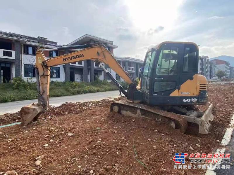 徐州市出售转让二手不详小时2018年现代R60挖掘机