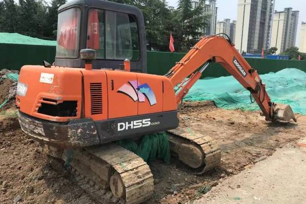 徐州市出售转让二手不详小时2012年斗山DH55挖掘机