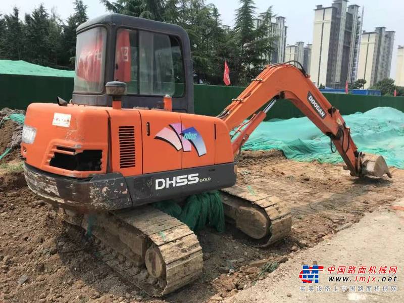 徐州市出售转让二手不详小时2012年斗山DH55挖掘机