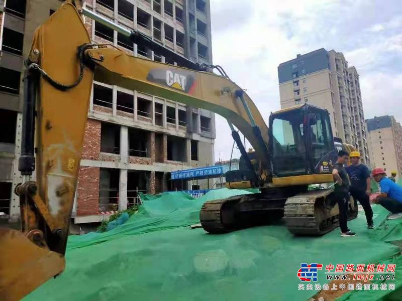徐州市出售转让二手不详小时2016年卡特彼勒320D2挖掘机