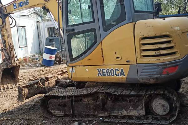 徐州市出售转让二手不详小时2014年徐工XE60挖掘机
