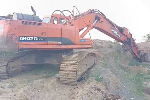徐州市出售转让二手不详小时2011年斗山DH370挖掘机