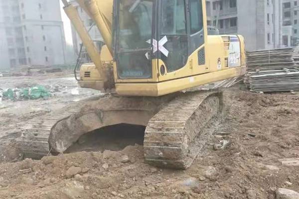徐州市出售转让二手不详小时2010年小松PC220-8挖掘机