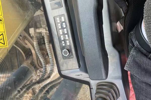 徐州市出售转让二手不详小时2017年徐工XE215D挖掘机