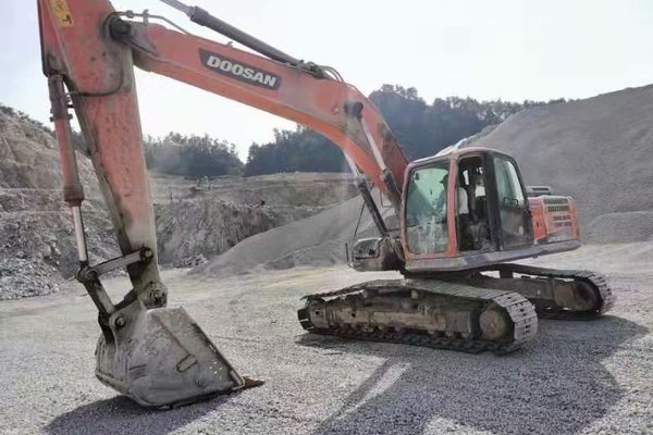 徐州市出售转让二手不详小时2018年斗山DX260挖掘机
