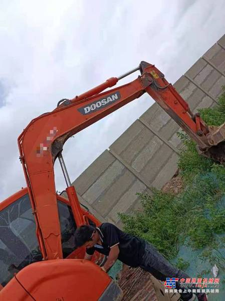 徐州市出售转让二手不详小时2014年斗山DX75挖掘机