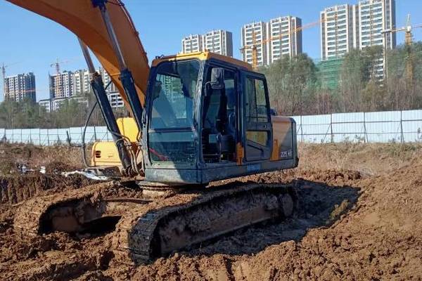 徐州市出售转让二手不详小时2018年现代R215挖掘机