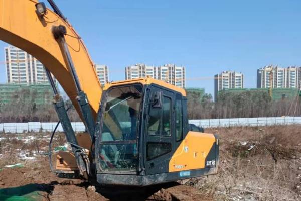 徐州市出售转让二手不详小时2018年现代R215挖掘机