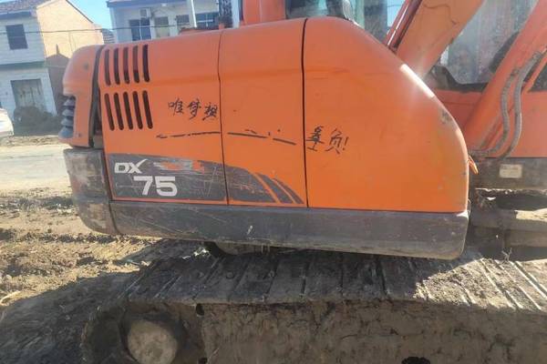 徐州市出售转让二手不详小时2014年斗山DX75挖掘机