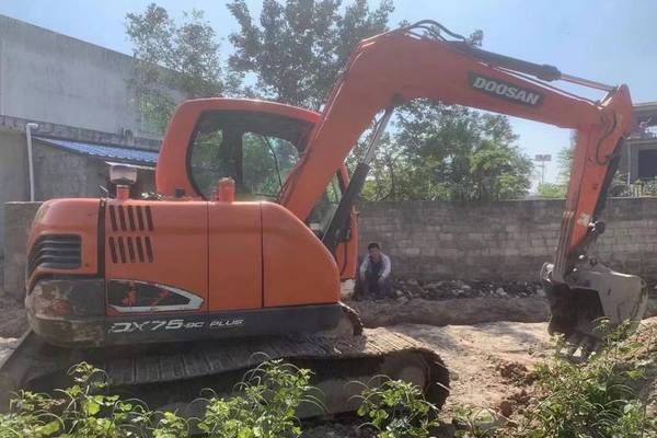 徐州市出售转让二手不详小时2019年斗山DX75挖掘机