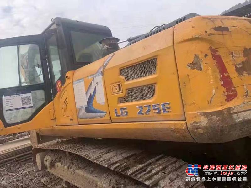 徐州市出售转让二手不详小时2017年龙工LG6225挖掘机