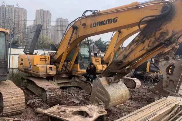徐州市出售转让二手不详小时2017年龙工LG6225挖掘机