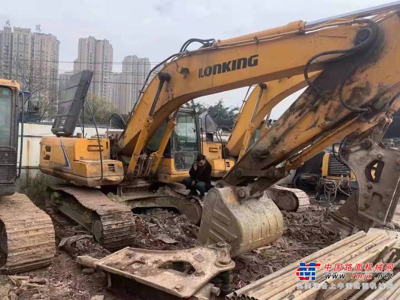 徐州市出售转让二手不详小时2017年龙工LG6225挖掘机