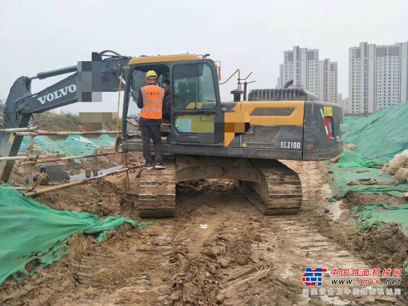 徐州市出售转让二手不详小时2018年沃尔沃EC210挖掘机