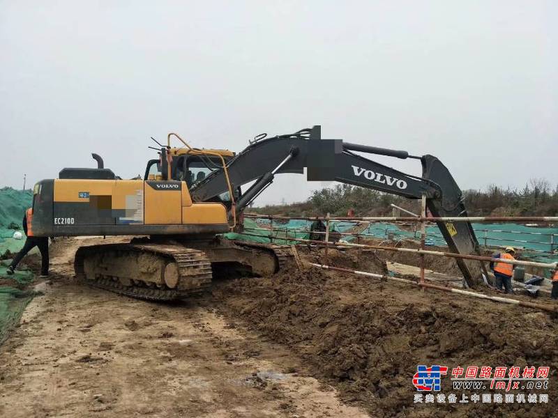 徐州市出售转让二手不详小时2018年沃尔沃EC210挖掘机