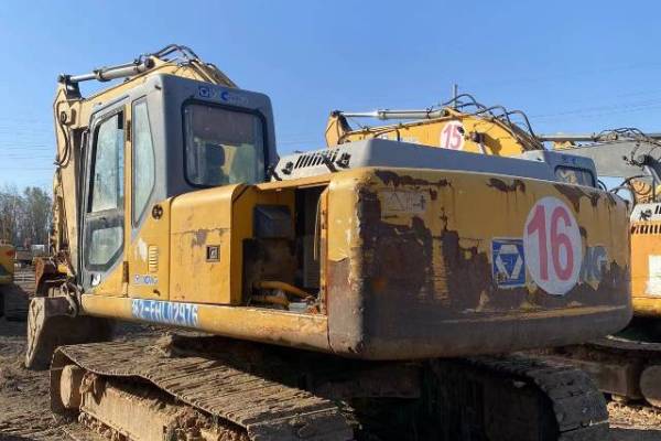 徐州市出售转让二手不详小时2011年徐工XE210挖掘机