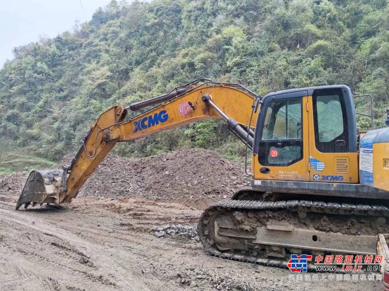 徐州市出售转让二手不详小时2018年徐工XE370D挖掘机