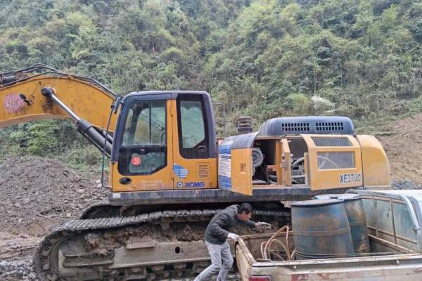 徐州市出售转让二手不详小时2018年徐工XE370D挖掘机